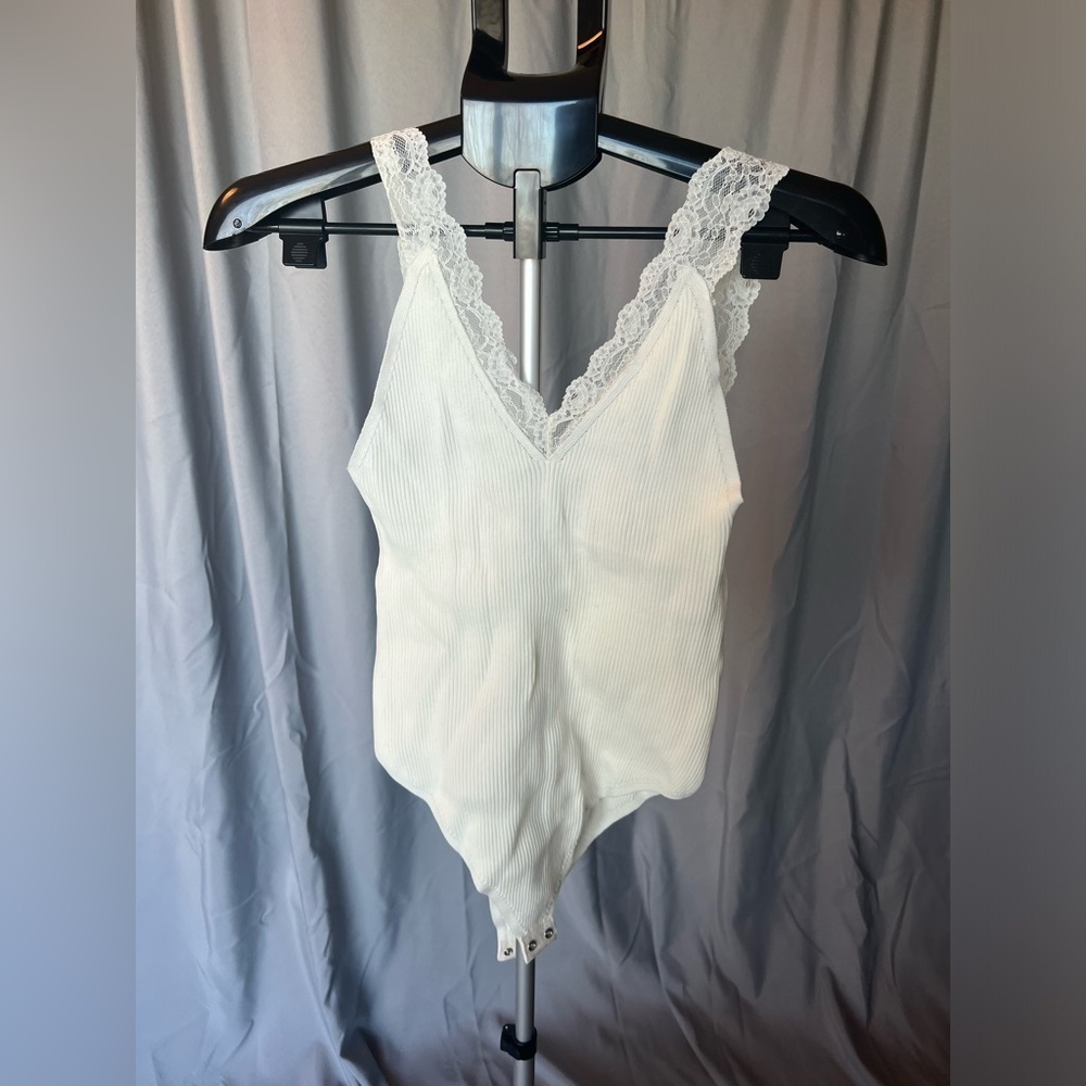 Lace Trimmed Ribbed Off White Bodysuit